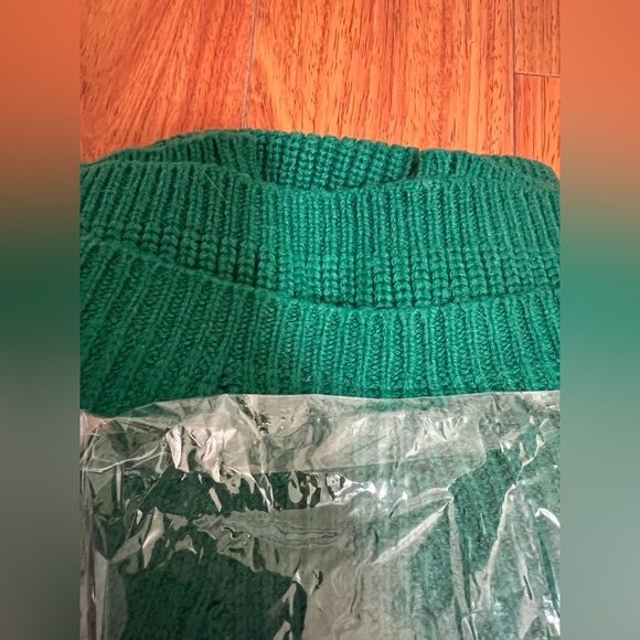 Wool sweater . Green - Picture 6 of 6